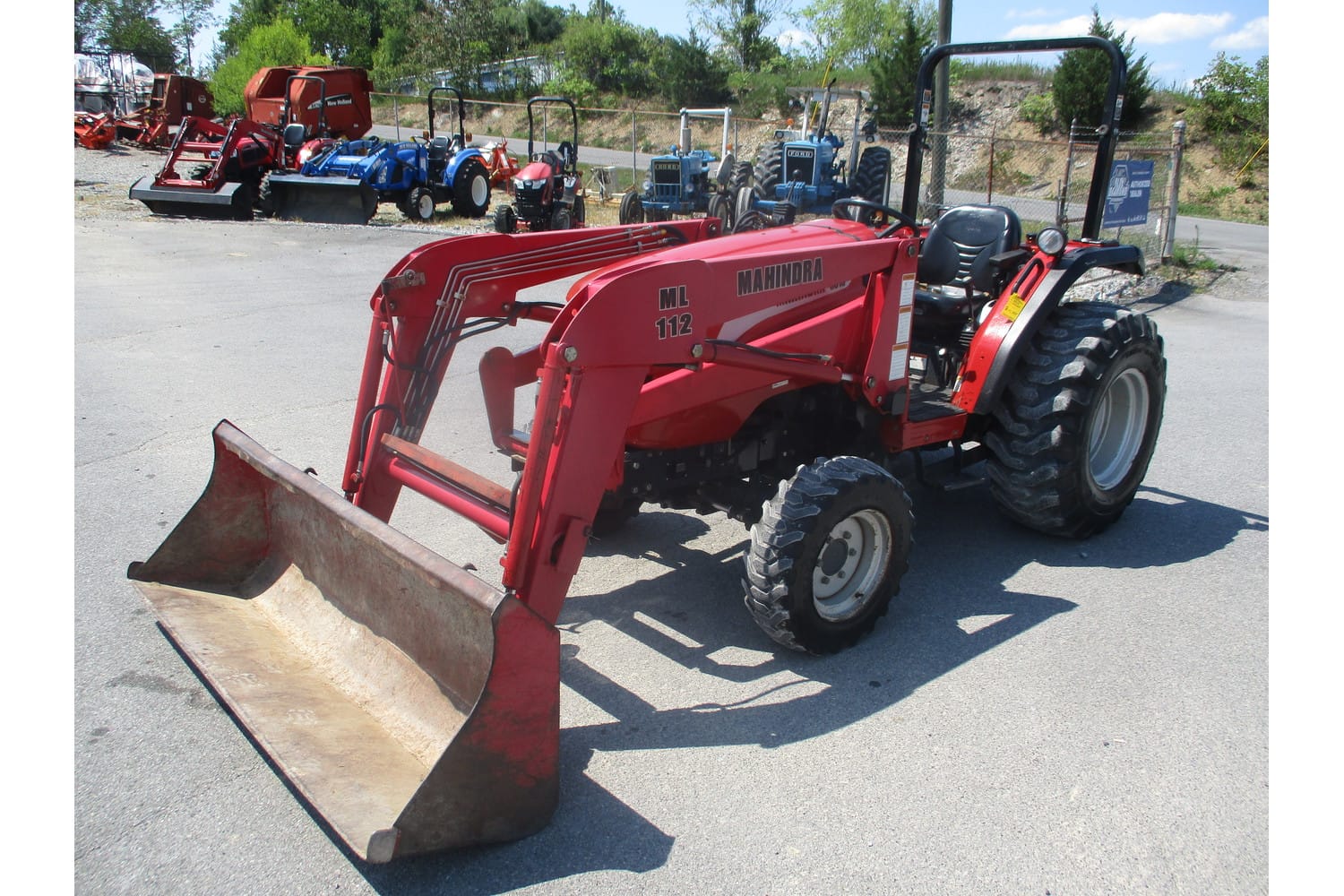 2006 Mahindra 3510 Equipment Image0