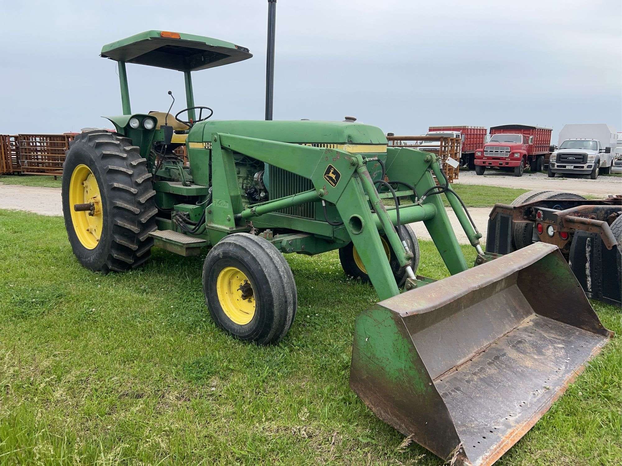 John Deere 2940 Equipment Image0