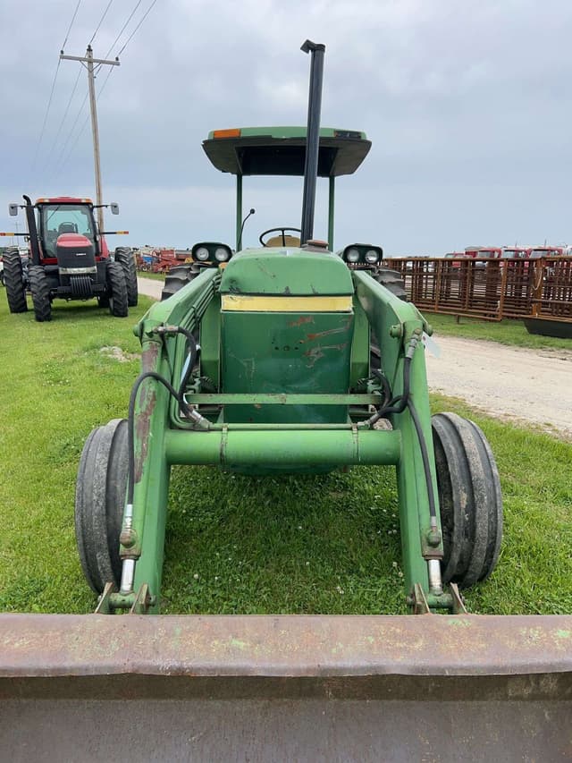 Image of John Deere 2940 equipment image 3