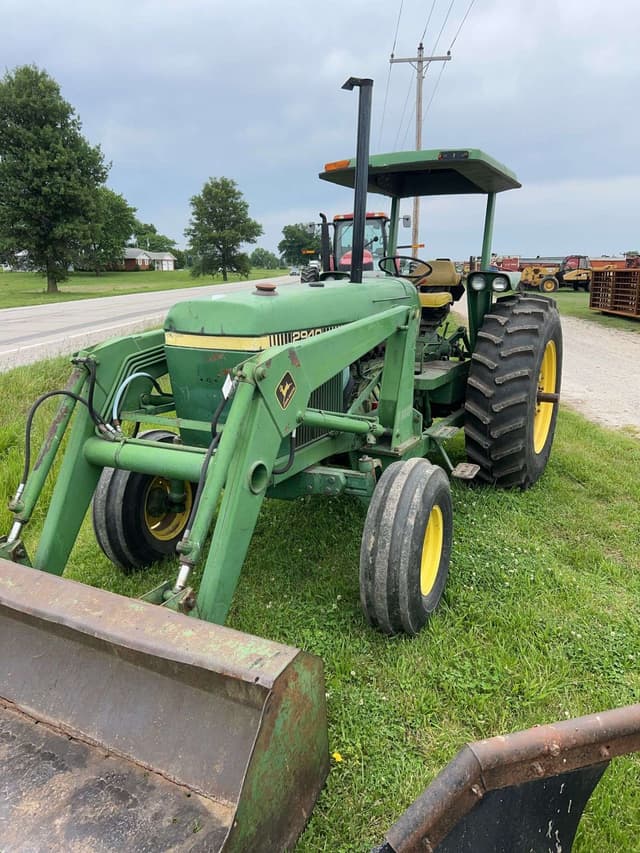 Image of John Deere 2940 equipment image 1