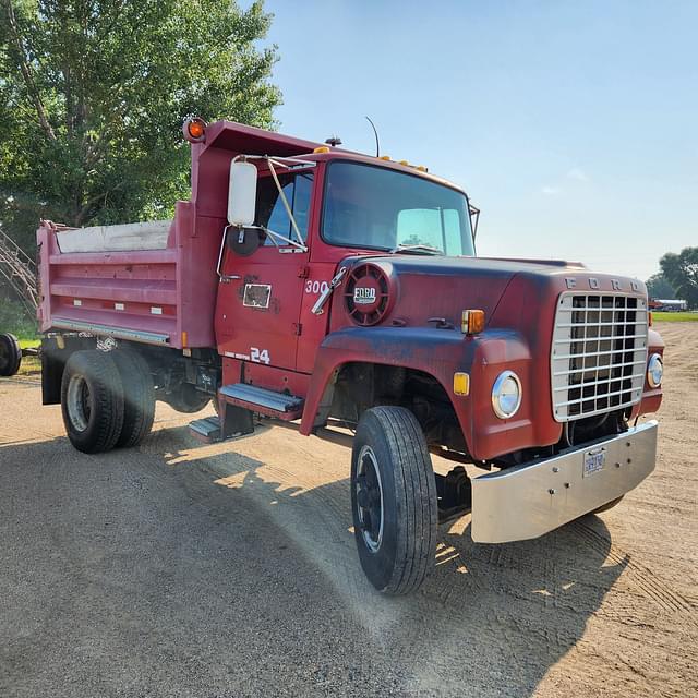 Image of Ford 900 equipment image 3