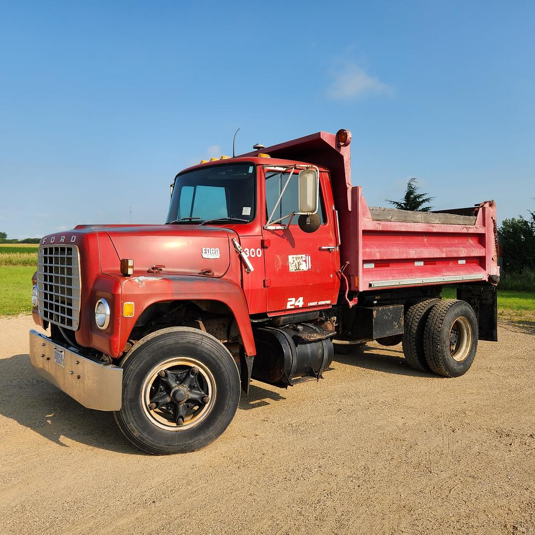 Image of Ford 900 Primary image