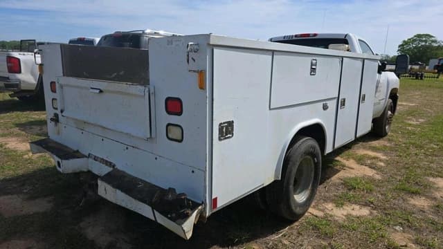 Image of Chevrolet 3500HD equipment image 2