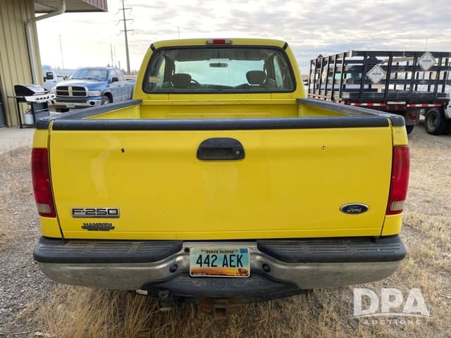 Image of Ford F-250 equipment image 3