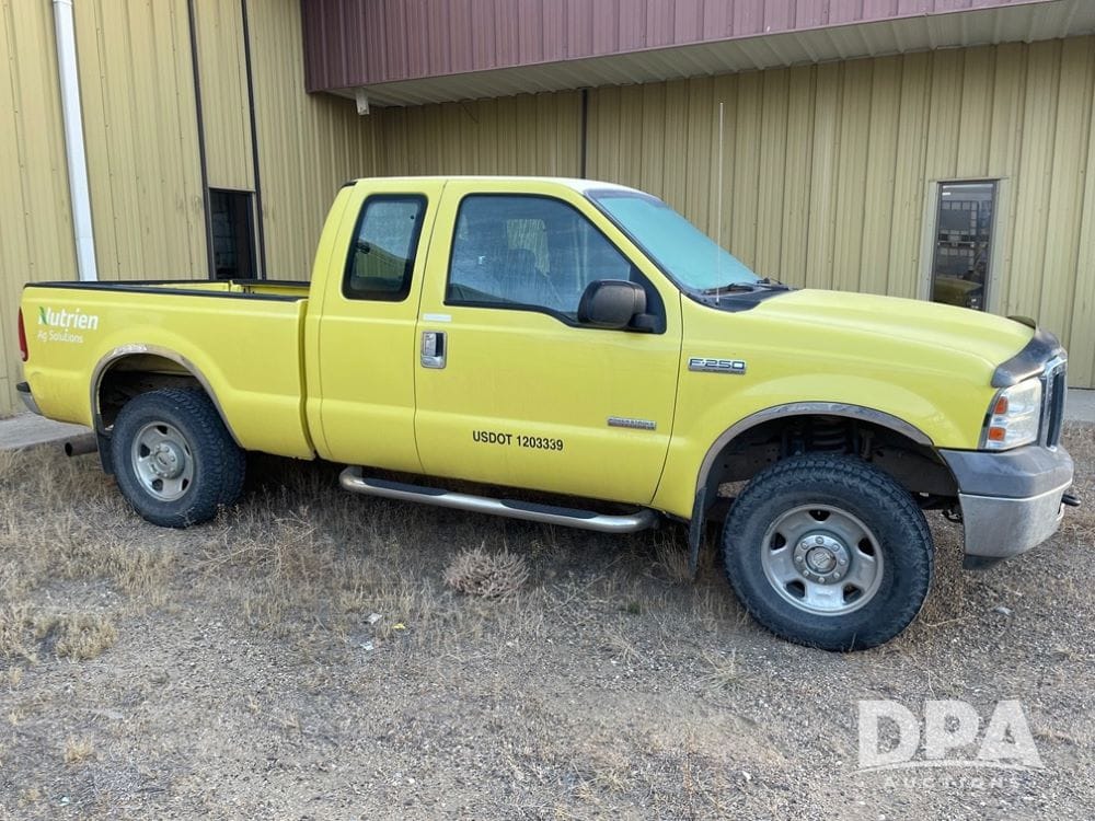 2005 Ford F-250 Equipment Image0