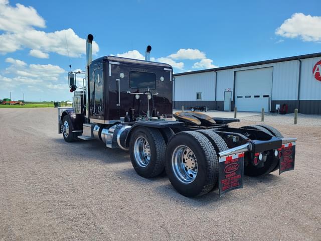 Image of Peterbilt 389 equipment image 3