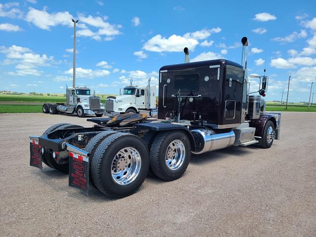 Image of Peterbilt 389 equipment image 2