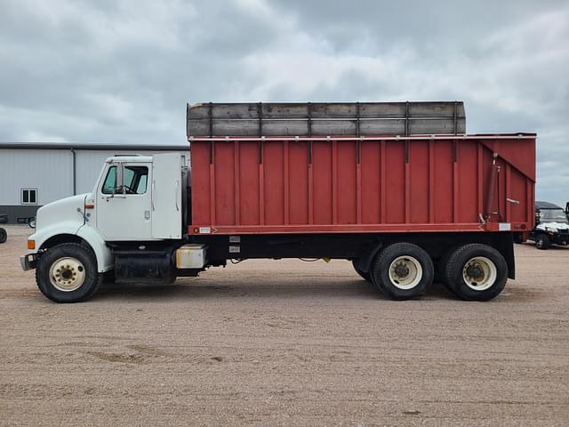 Image of International 8000 equipment image 4