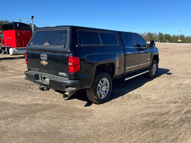 Image of Chevrolet Silverado equipment image 4