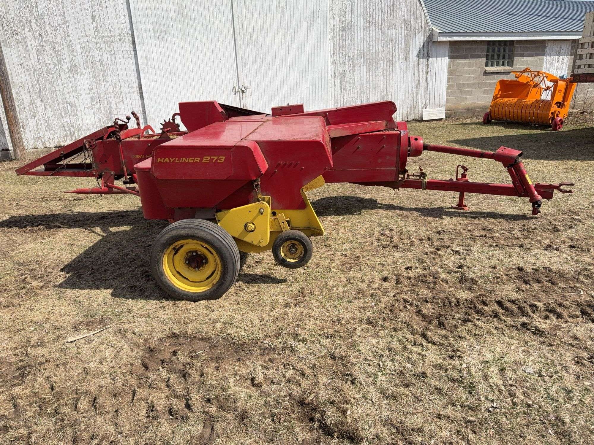 New Holland Hayliner 273 Equipment Image0
