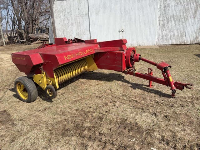 Image of New Holland Hayliner 273 equipment image 1
