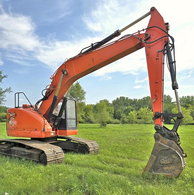 Image of Komatsu PC228 equipment image 2