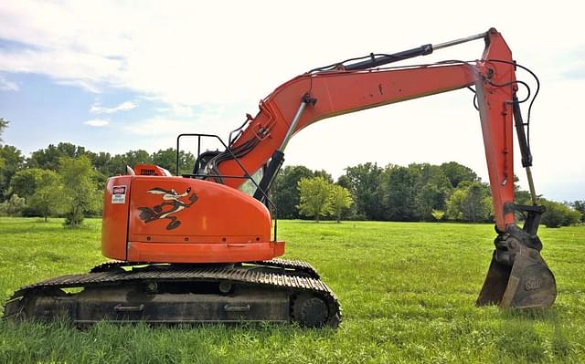 Image of Komatsu PC228 equipment image 1