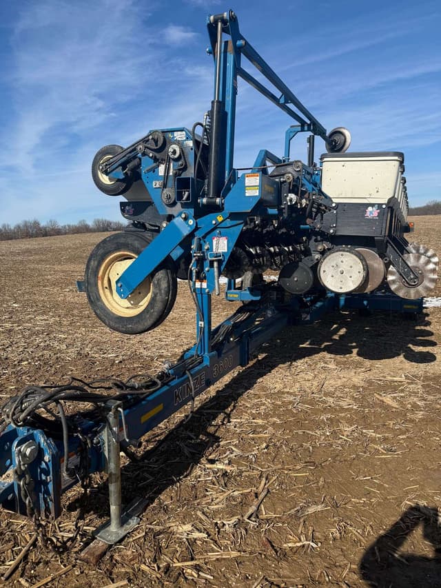 Image of Kinze 3600 equipment image 3