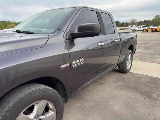 Image of Dodge Ram 1500 equipment image 2