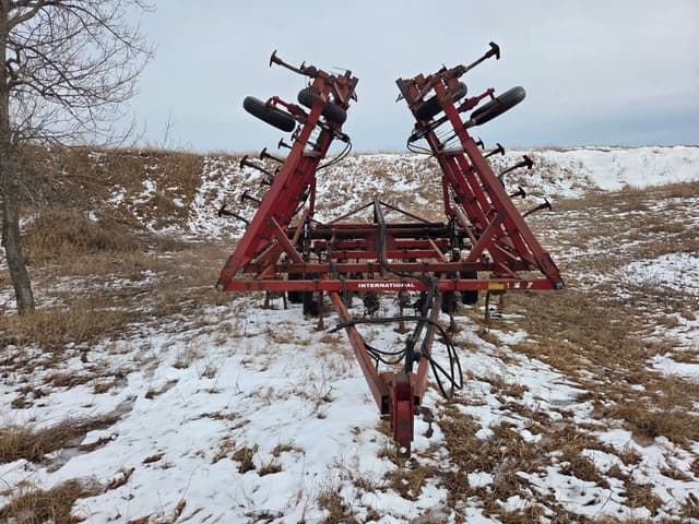 Image of International Harvester 4600 equipment image 2