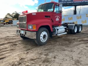 2001 Mack CH613 Image