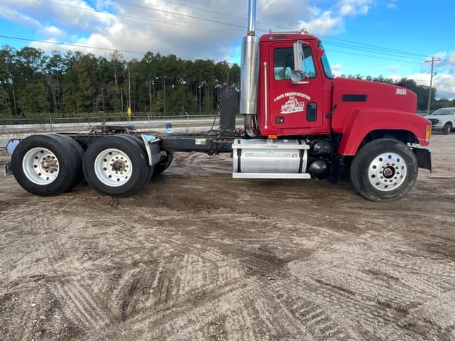 Image of Mack CH613 equipment image 3