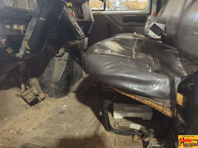 Image of International 4700 equipment image 4