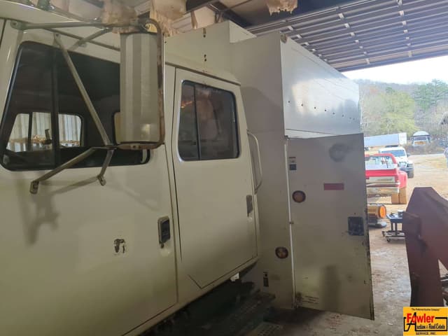 Image of International 4700 equipment image 3