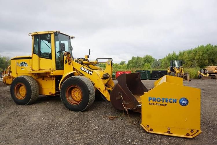 2000 John Deere 444H Equipment Image0