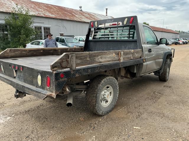 Image of Chevrolet 2500HD equipment image 3