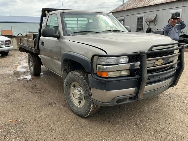 Image of Chevrolet 2500HD equipment image 2