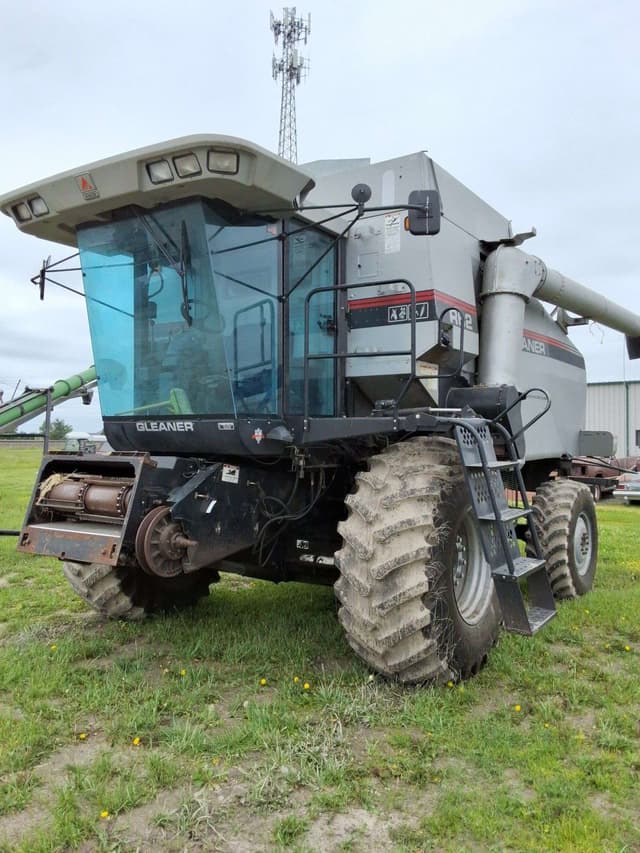 Image of Gleaner R62 equipment image 1
