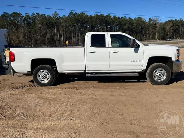 Image of Chevrolet 2500HD equipment image 3