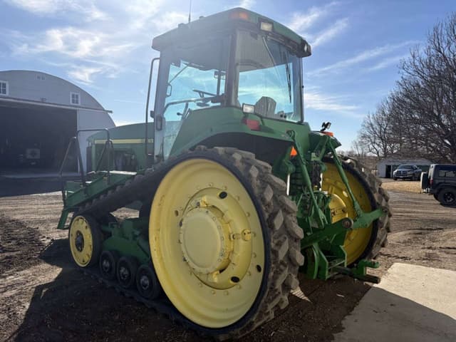 Image of John Deere 8400T equipment image 4