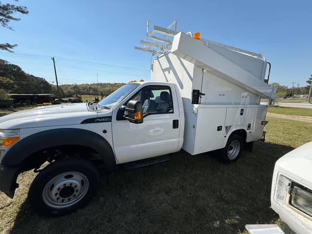 Image of Ford F-550 equipment image 1