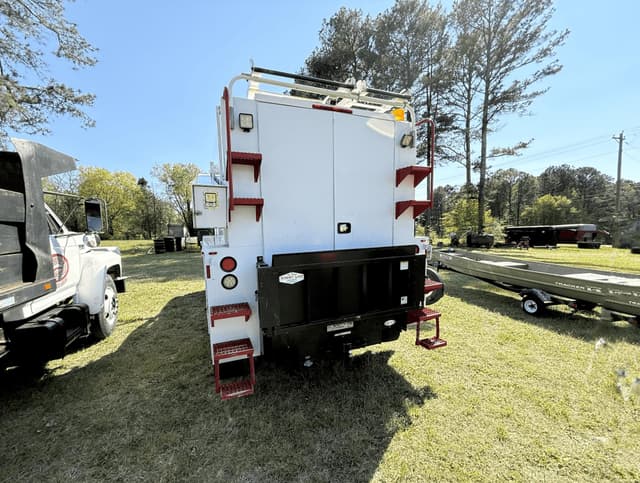 Image of Ford F-550 equipment image 2