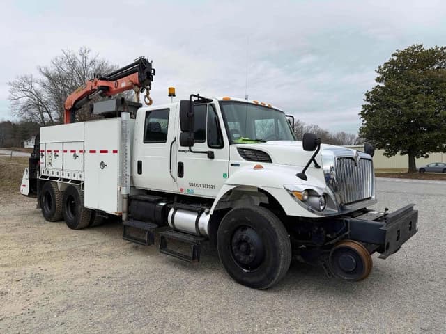 Image of International 7400 equipment image 1