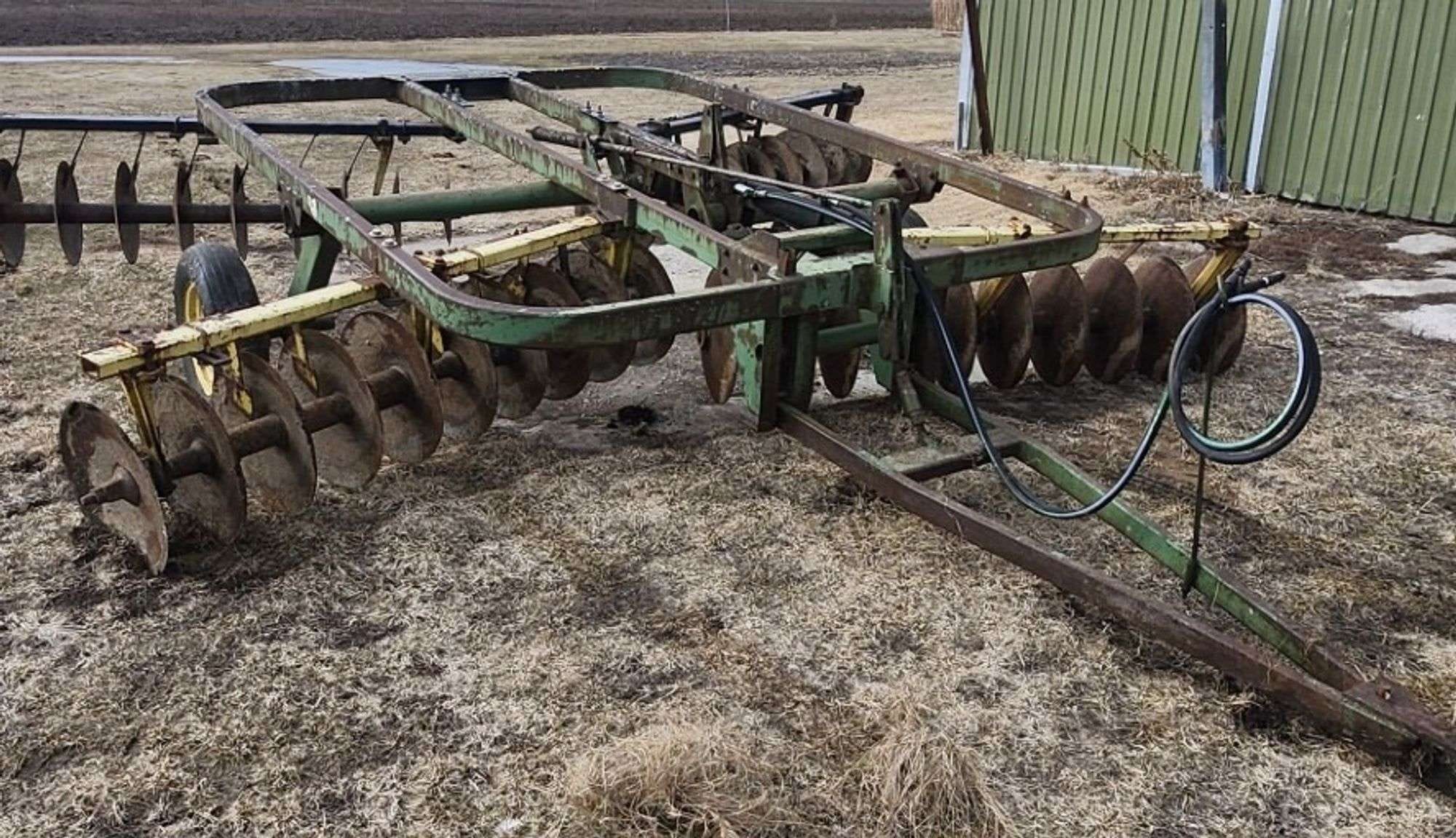 John Deere 110 Equipment Image0