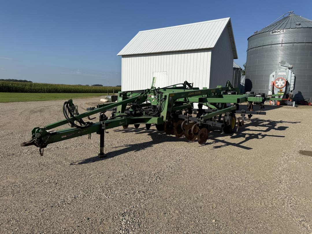 Image of John Deere 2700 Primary image