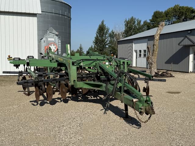 Image of John Deere 2700 equipment image 2
