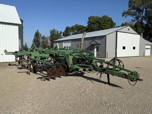 Image of John Deere 2700 equipment image 3