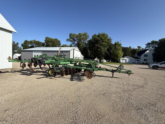 Image of John Deere 2700 equipment image 4