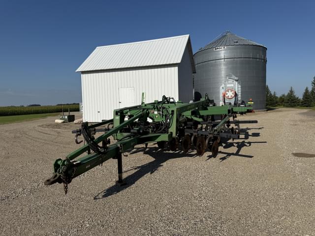 Image of John Deere 2700 equipment image 1