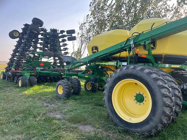 Image of John Deere 1890 equipment image 3