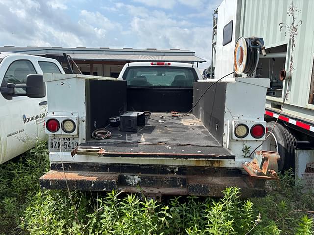 Image of Chevrolet 2500HD equipment image 3