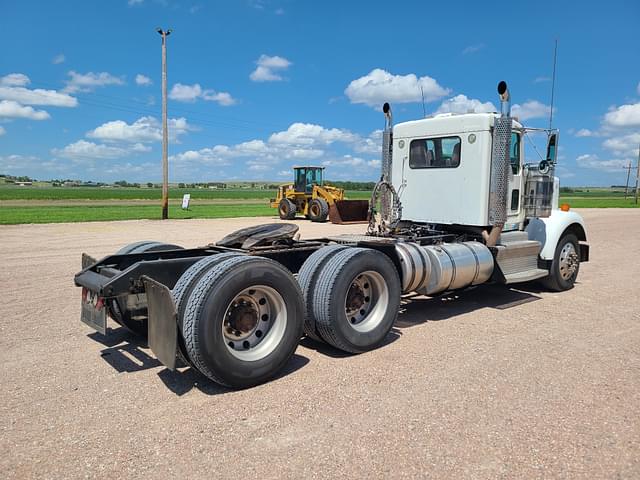 Image of Kenworth W900 equipment image 2