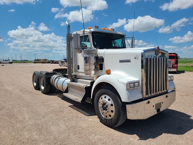 Image of Kenworth W900 equipment image 1