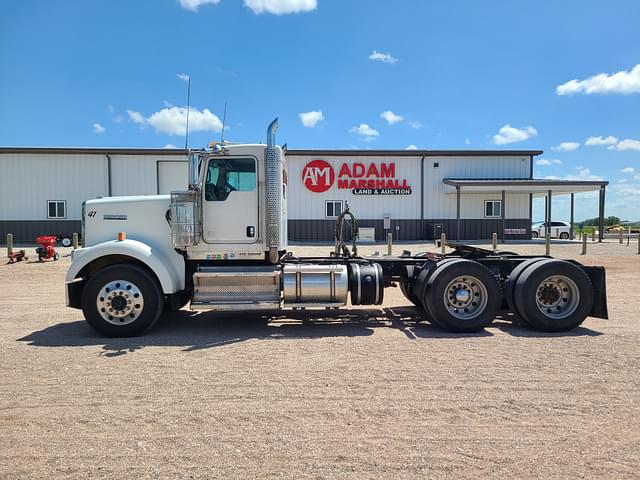 Image of Kenworth W900 equipment image 4