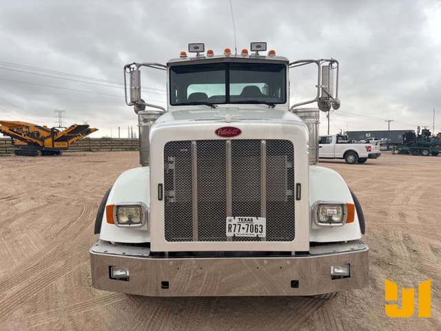 Image of Peterbilt 367 equipment image 1