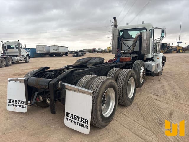 Image of Peterbilt 367 equipment image 4