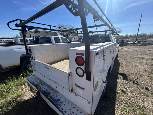 Image of Chevrolet 2500HD equipment image 3