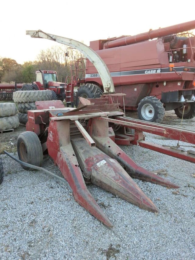 Image of International Harvester 830 equipment image 2