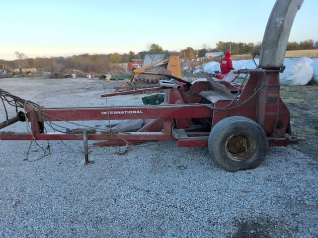 Image of International Harvester 830 equipment image 4