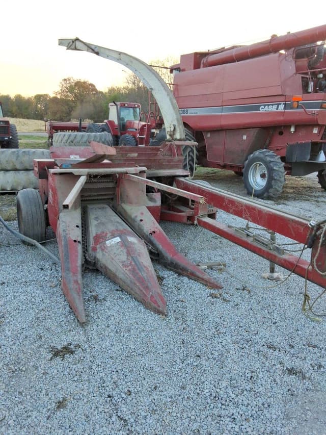 Image of International Harvester 830 equipment image 1